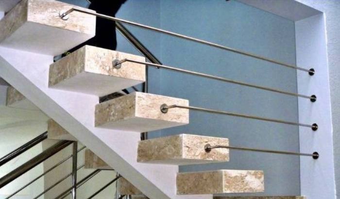 Fixação Lateral em Aço Inox: Segurança e Estética para Escadas Residenciais e Comerciais