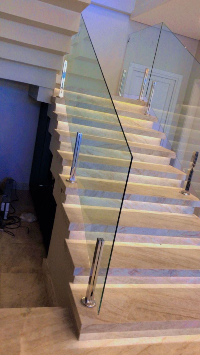 Como Escolher a Espessura do Vidro para Guarda-Corpo: 8mm, 10mm, 12mm ou Laminado?