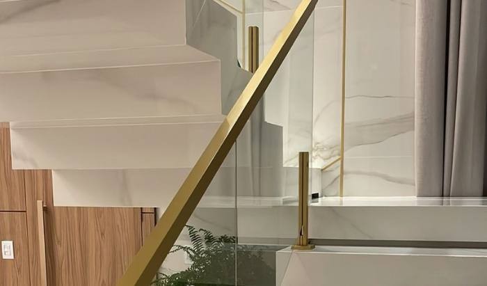 Guarda-Corpo de Vidro para Escada: Segurança, Elegância e Valorização do Ambiente